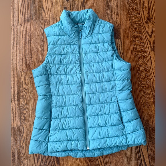 ⭐️ Old Navy Active Puffer Vest ⭐️ - Picture 1 of 4